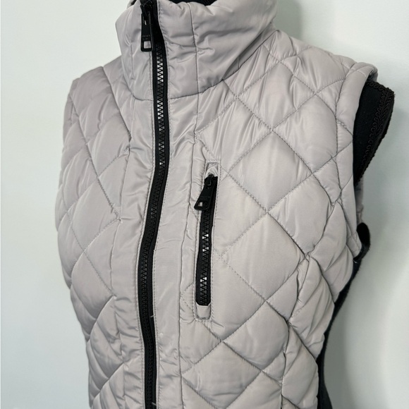 Andrew Marc Gray Zip Up Sleeveless Quilted Vest Women’s Vest - Picture 2 of 6
